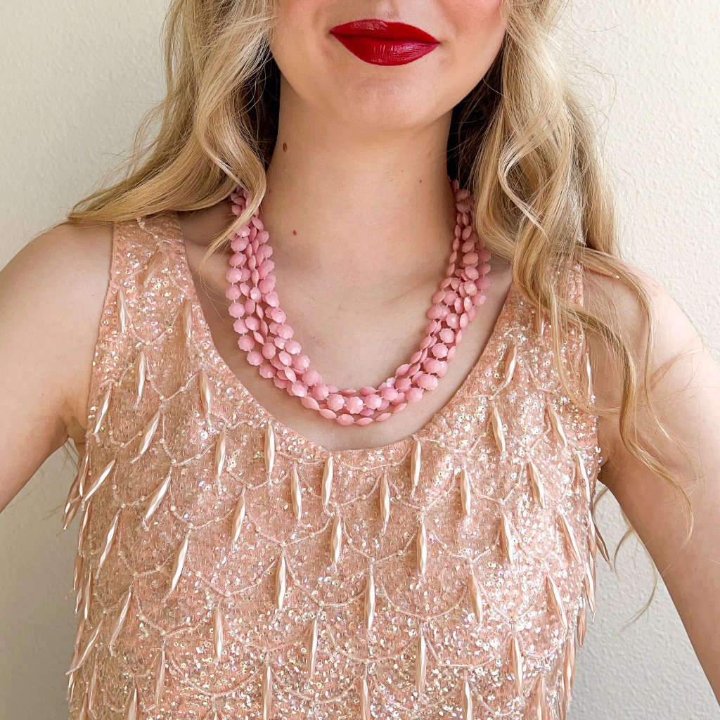 Vintage 1960s Bubblegum Pink Faceted Beaded Necklace 36$
